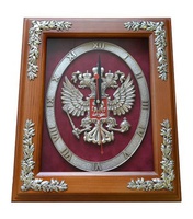 Часы "Герб России" в деревянной раме