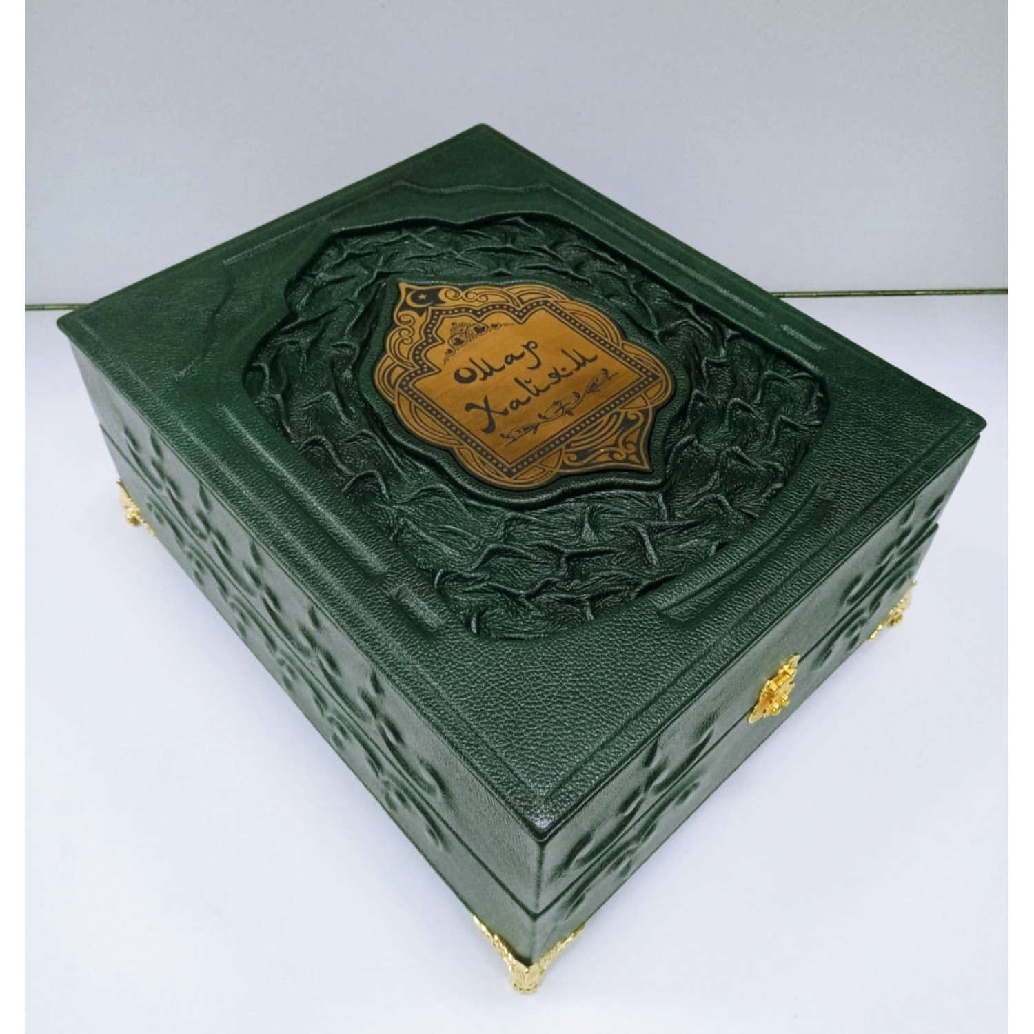 Подарочная книга "Омар Хайям и персидские поэты X - XVI вв." в коробе шкатулке ручной работы в кожаном переплёте