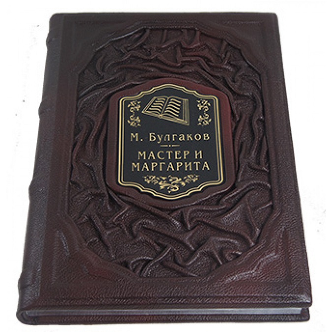 Подарочная книга "М. Булгаков Мастер и Маргарита" ручной работы в кожаном переплёте