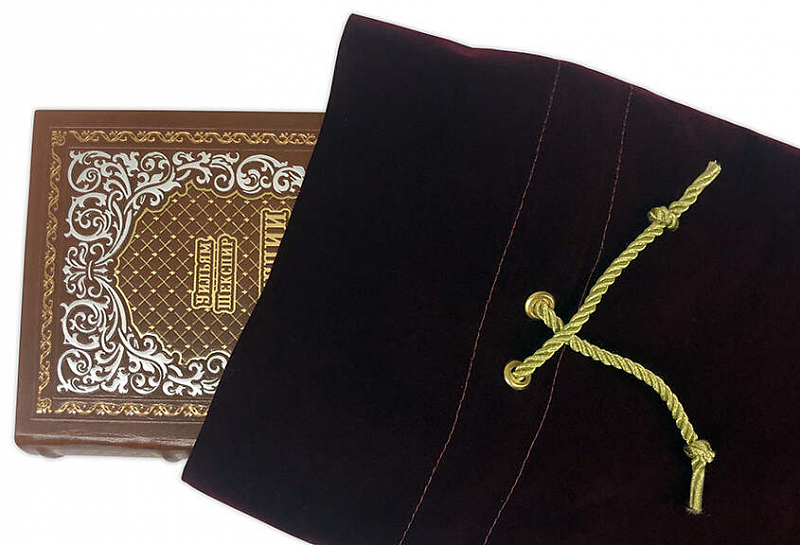 Подарочная книга «Комедии» Уильям Шекспир, кожаный переплёт