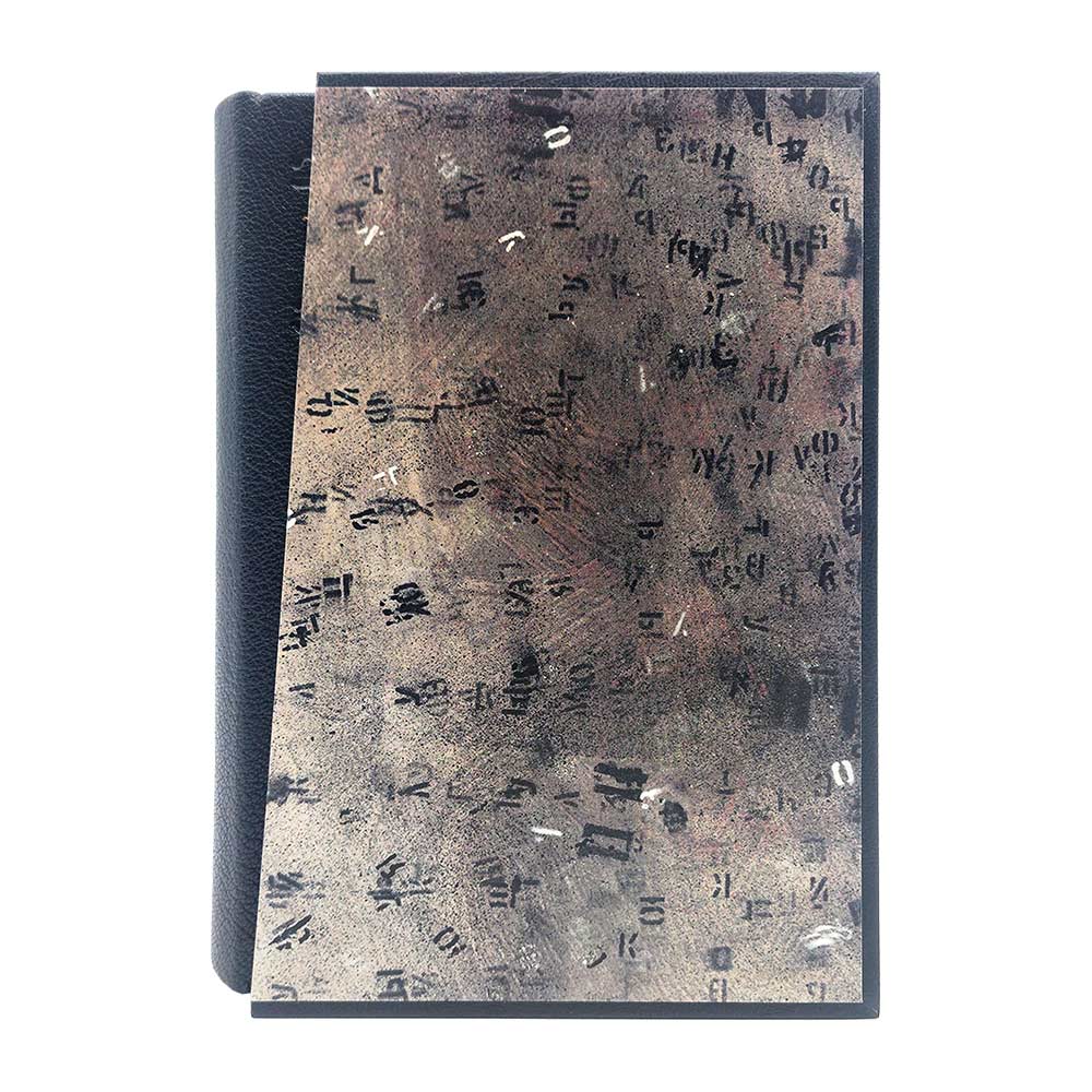 Подарочная книга "Басни" И. Крылова,  в кожаном переплёте