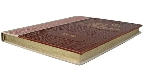 Русская кухня (на китайском языке). Подарочная книга в кожаном переплёте