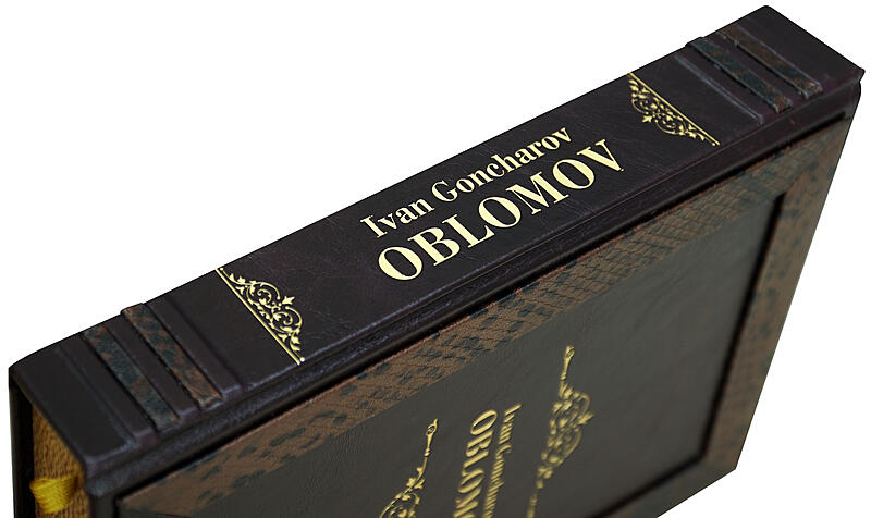 "Обломов" Гончаров И.А. (на английском). Подарочная книга в кожаном переплёте