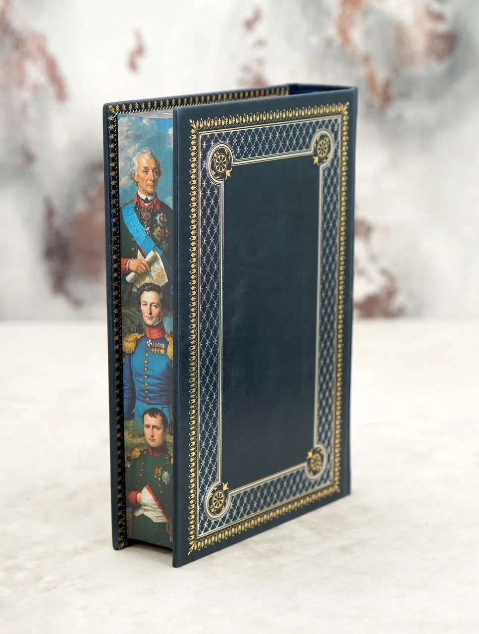 Подарочная книга Карл Филипп фон Клаузевиц «О войне» в кожаном переплёте